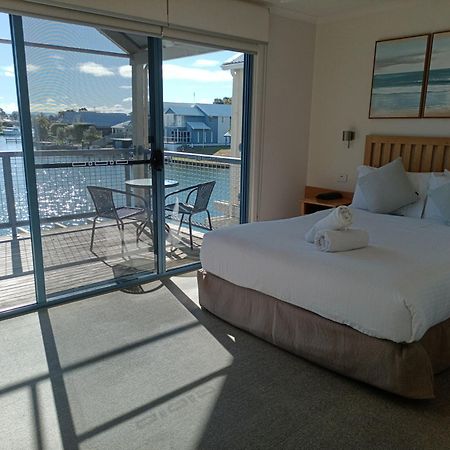 The View - Captains Cove Waterfront Resort ペインズヴィル エクステリア 写真