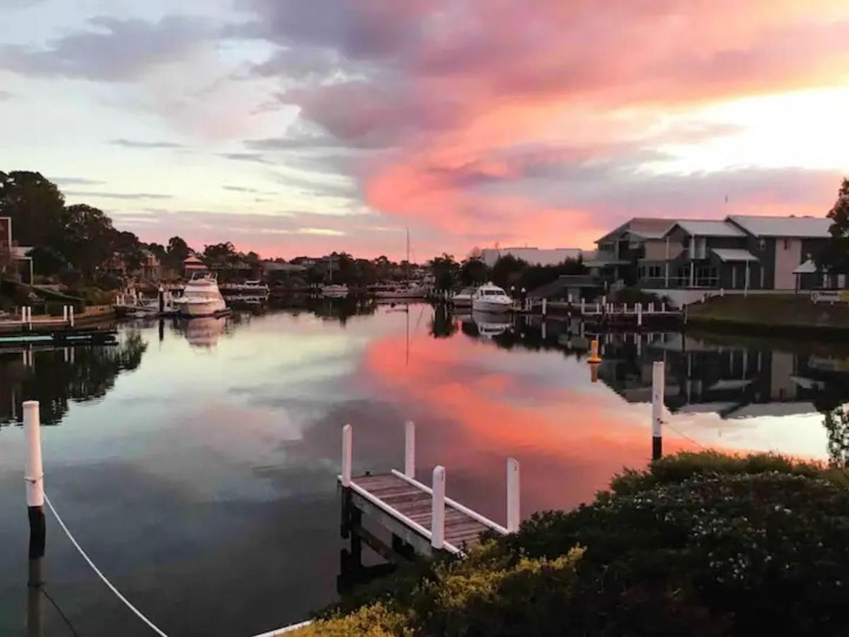 The View - Captains Cove Waterfront Resort ペインズヴィル エクステリア 写真