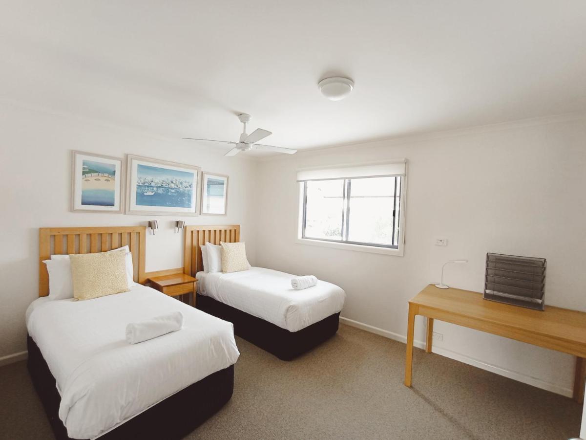 The View - Captains Cove Waterfront Resort ペインズヴィル エクステリア 写真