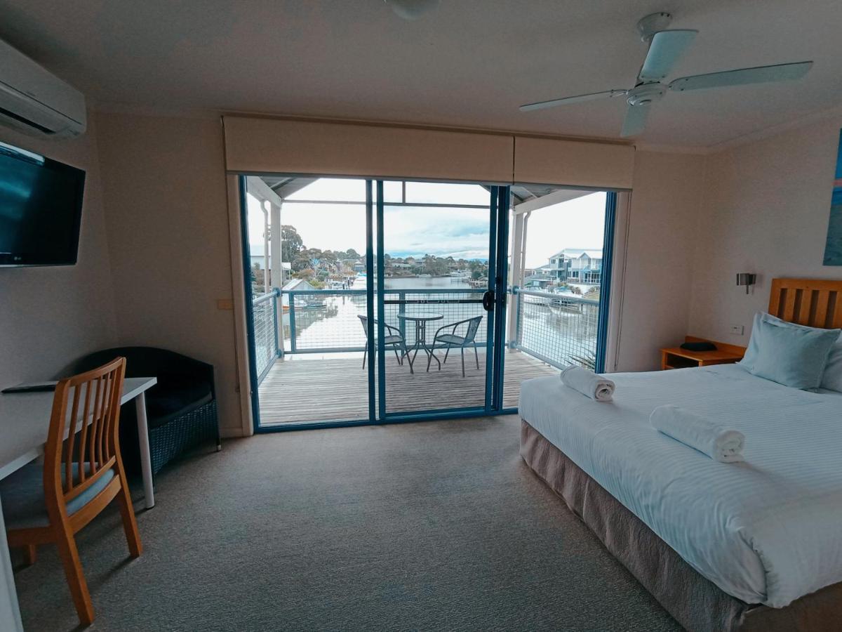 The View - Captains Cove Waterfront Resort ペインズヴィル エクステリア 写真