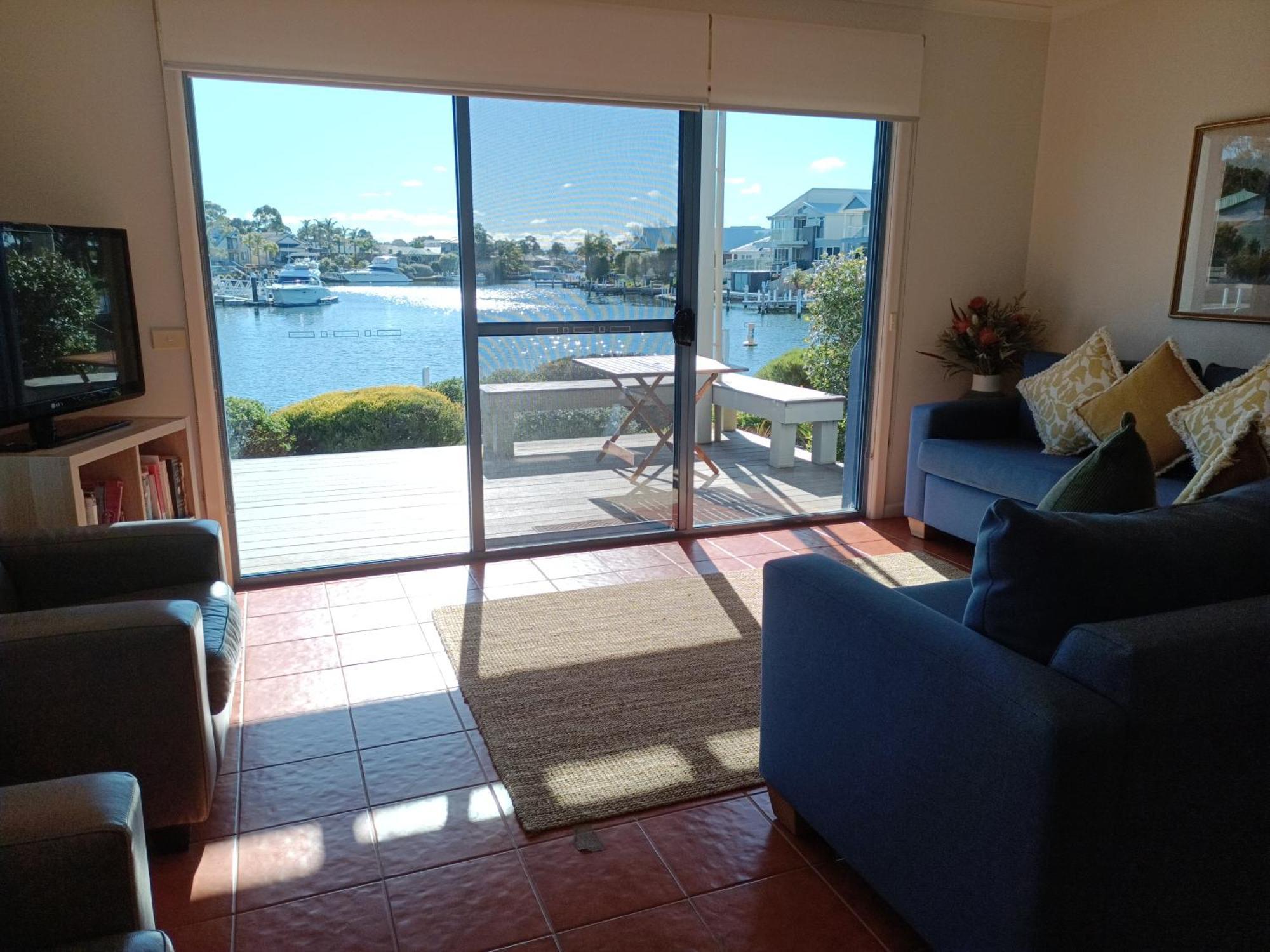 The View - Captains Cove Waterfront Resort ペインズヴィル エクステリア 写真